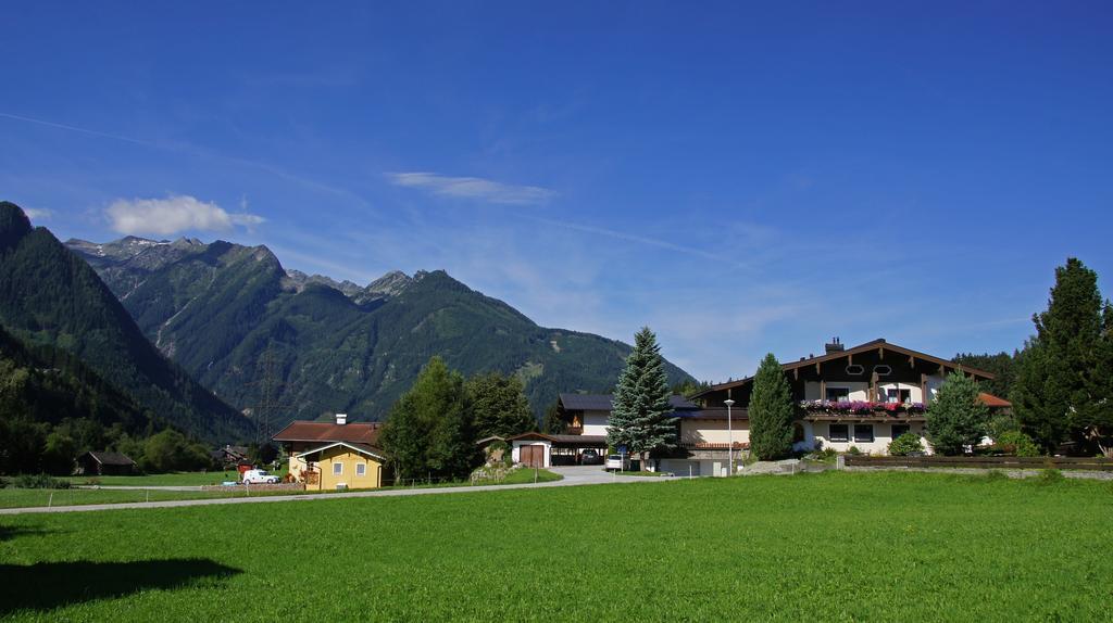 Gastehaus Stotter Hotel Neukirchen am Grossvenediger Exterior photo